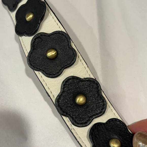 Paradox Leather Black and White Floral Strap Bag - Picture 6 of 12